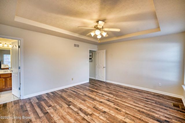 8110 Kellerman Rd, Louisville, KY 40219