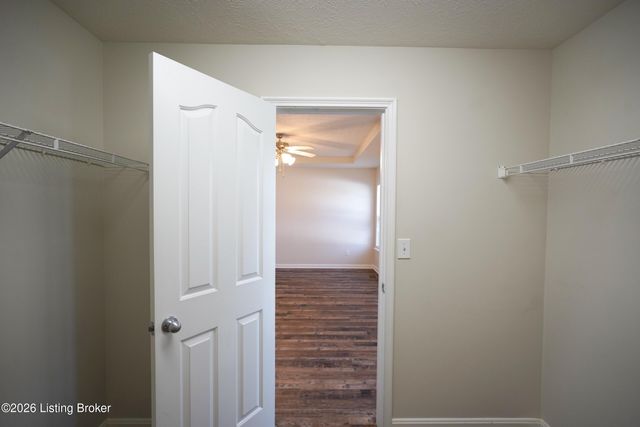 8110 Kellerman Rd, Louisville, KY 40219