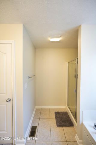 8110 Kellerman Rd, Louisville, KY 40219