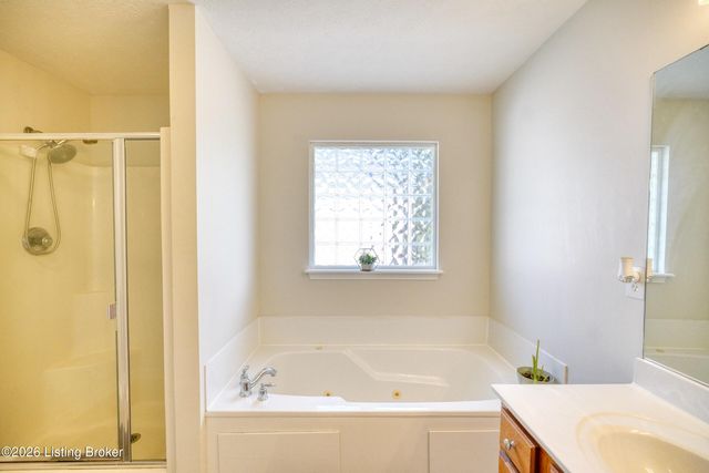 8110 Kellerman Rd, Louisville, KY 40219