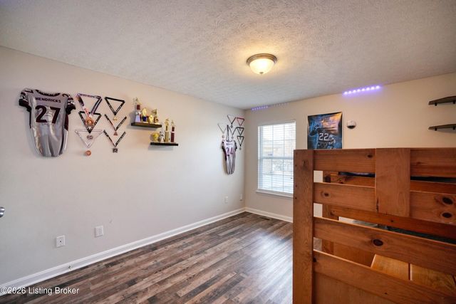 8110 Kellerman Rd, Louisville, KY 40219