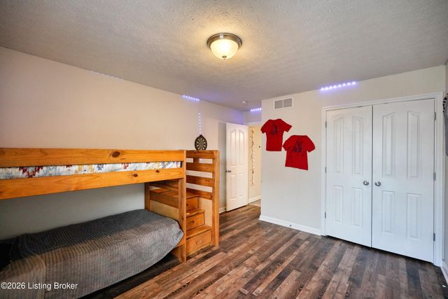 8110 Kellerman Rd, Louisville, KY 40219