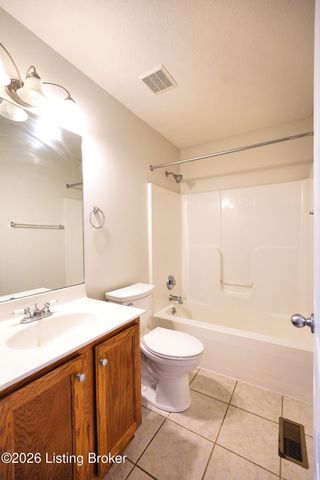 8110 Kellerman Rd, Louisville, KY 40219