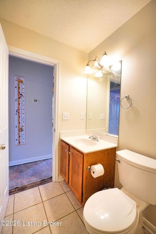 8110 Kellerman Rd, Louisville, KY 40219