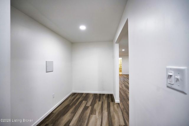 8110 Kellerman Rd, Louisville, KY 40219