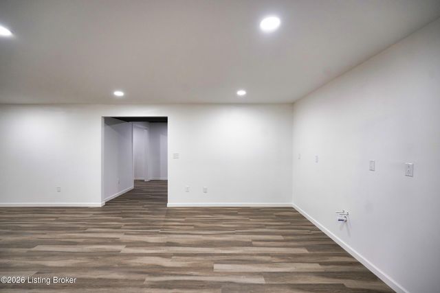 8110 Kellerman Rd, Louisville, KY 40219