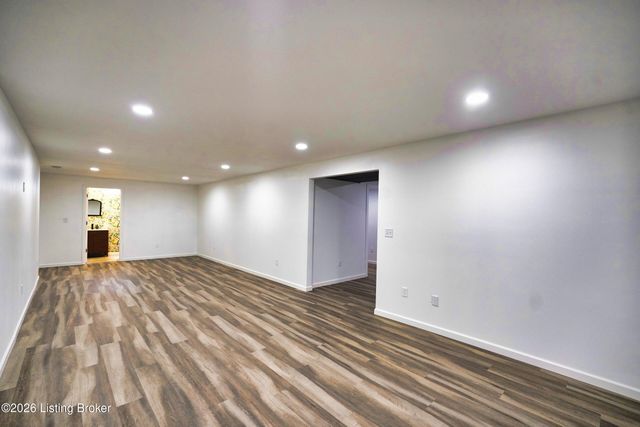 8110 Kellerman Rd, Louisville, KY 40219