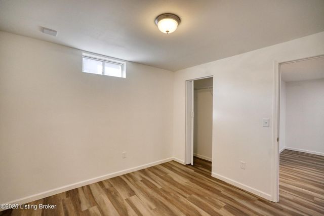 8110 Kellerman Rd, Louisville, KY 40219