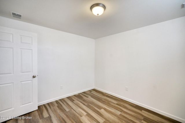 8110 Kellerman Rd, Louisville, KY 40219