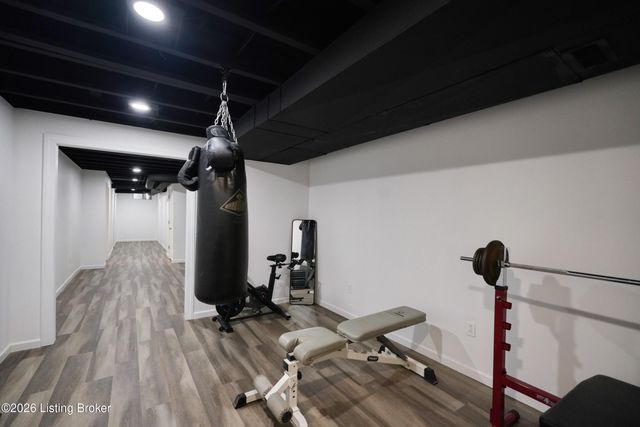 8110 Kellerman Rd, Louisville, KY 40219