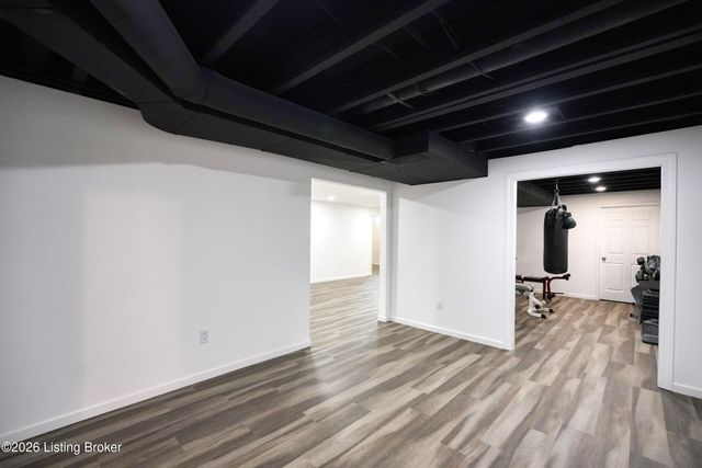 8110 Kellerman Rd, Louisville, KY 40219