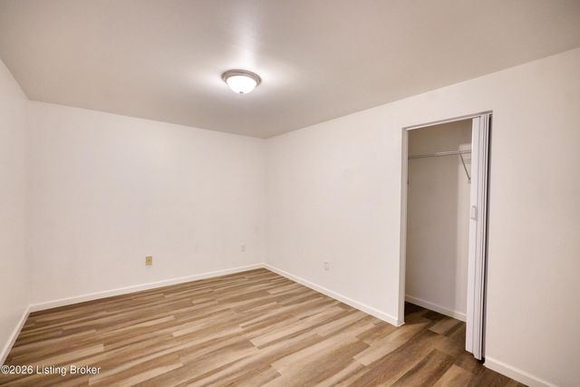 8110 Kellerman Rd, Louisville, KY 40219