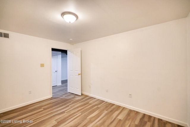 8110 Kellerman Rd, Louisville, KY 40219