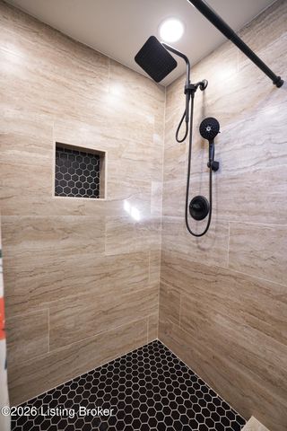 8110 Kellerman Rd, Louisville, KY 40219