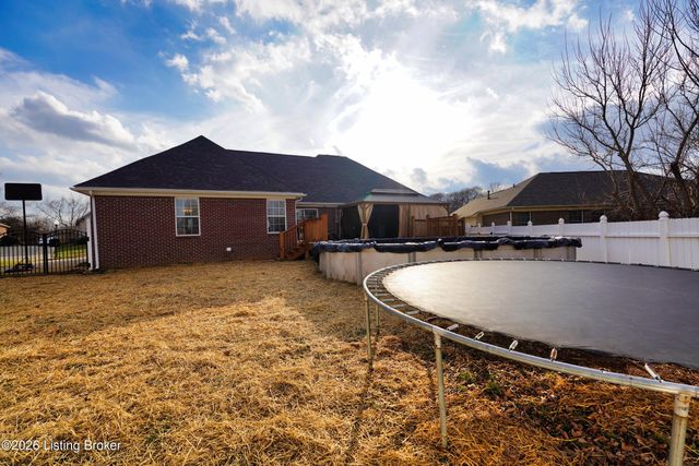 8110 Kellerman Rd, Louisville, KY 40219