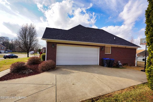 8110 Kellerman Rd, Louisville, KY 40219