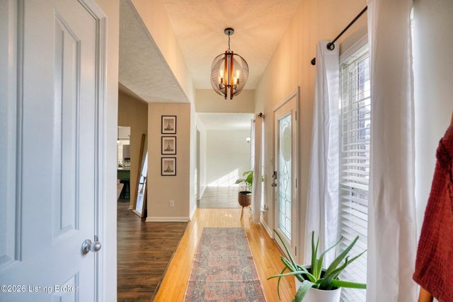 8110 Kellerman Rd, Louisville, KY 40219