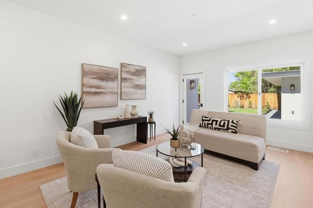 445 Iris Street, Redwood City, CA 94062