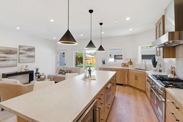 445 Iris Street, Redwood City, CA 94062