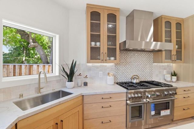 445 Iris Street, Redwood City, CA 94062