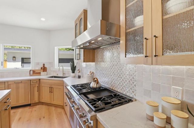 445 Iris Street, Redwood City, CA 94062