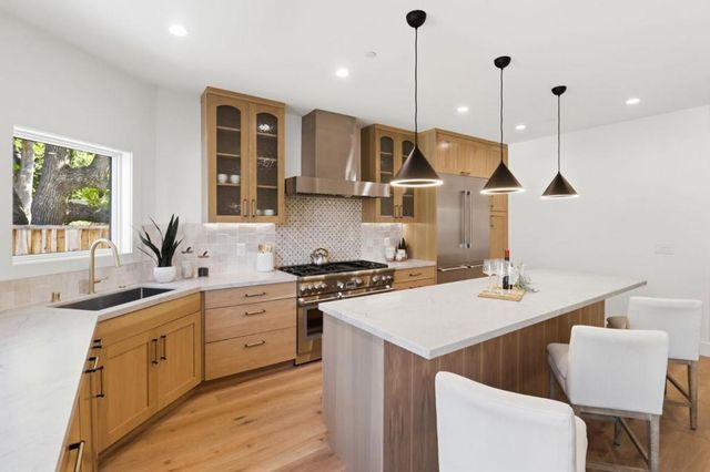 445 Iris Street, Redwood City, CA 94062