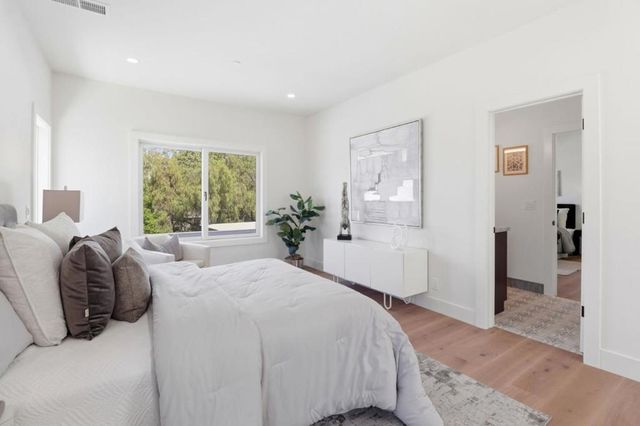 445 Iris Street, Redwood City, CA 94062