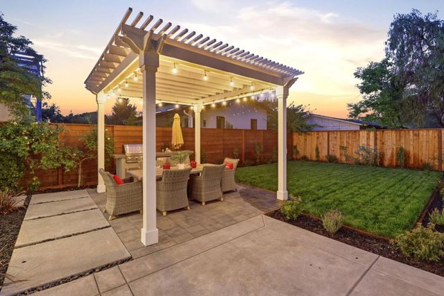 445 Iris Street, Redwood City, CA 94062