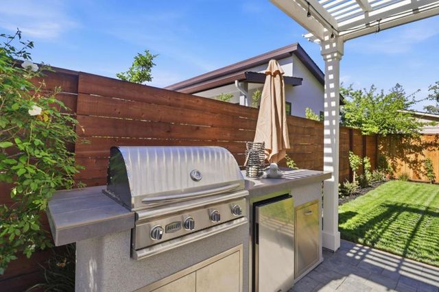 445 Iris Street, Redwood City, CA 94062