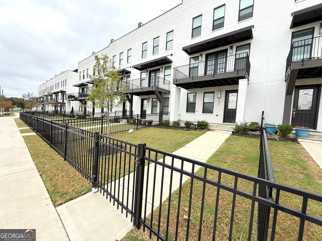 1031 Robert Smalls Way, Atlanta, GA 30318