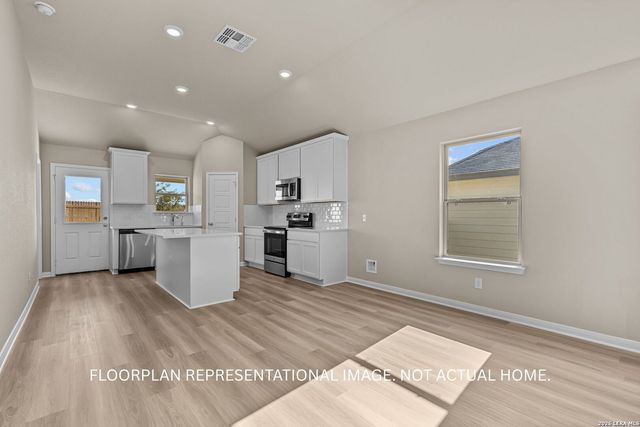 6807 Calle Henar, San Antonio, TX 78253