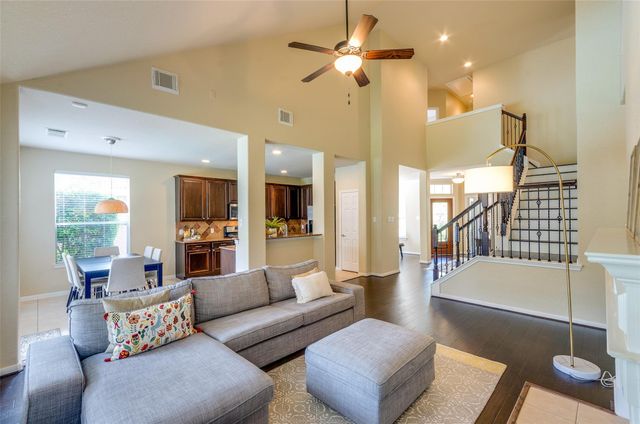 10 Caelin Court, The Woodlands, TX 77382