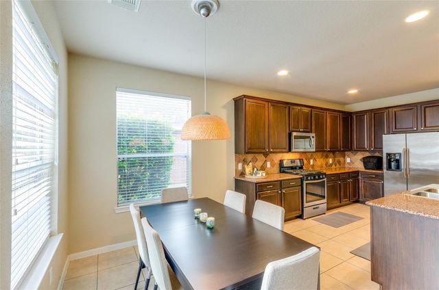 10 Caelin Court, The Woodlands, TX 77382
