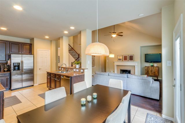 10 Caelin Court, The Woodlands, TX 77382