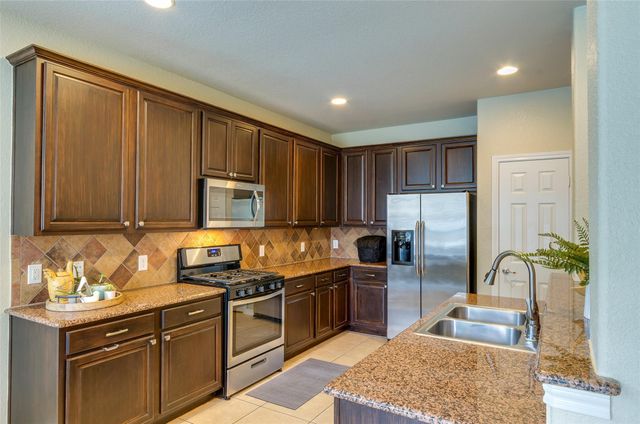 10 Caelin Court, The Woodlands, TX 77382