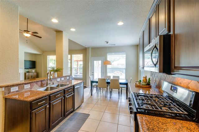 10 Caelin Court, The Woodlands, TX 77382