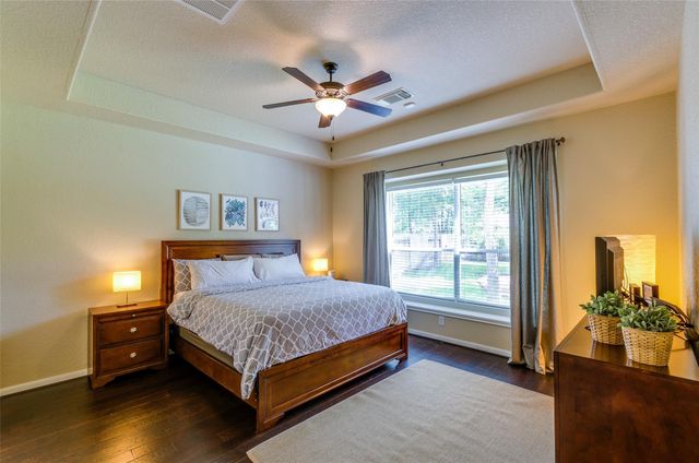 10 Caelin Court, The Woodlands, TX 77382