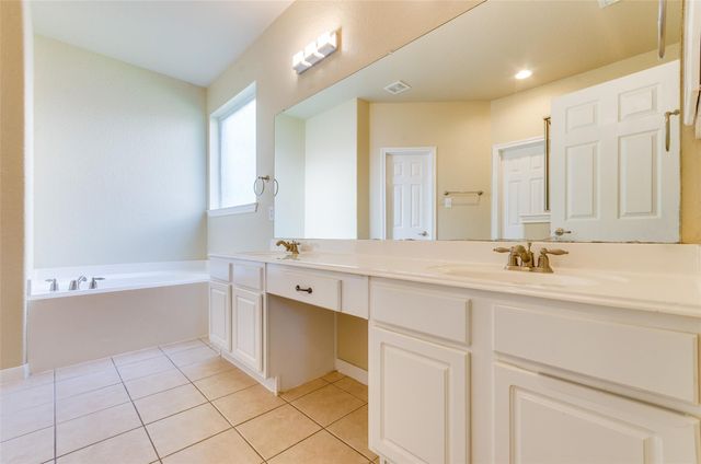 10 Caelin Court, The Woodlands, TX 77382