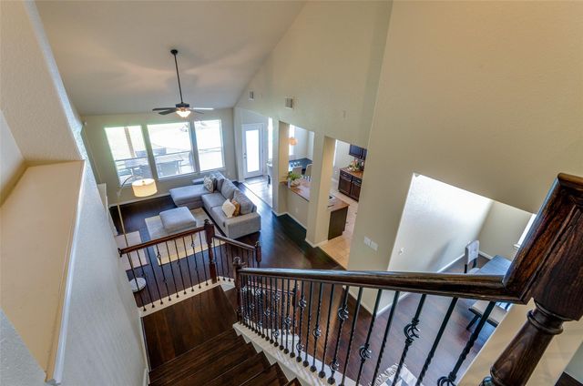 10 Caelin Court, The Woodlands, TX 77382
