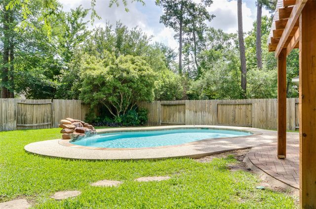 10 Caelin Court, The Woodlands, TX 77382