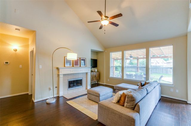 10 Caelin Court, The Woodlands, TX 77382