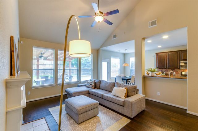 10 Caelin Court, The Woodlands, TX 77382