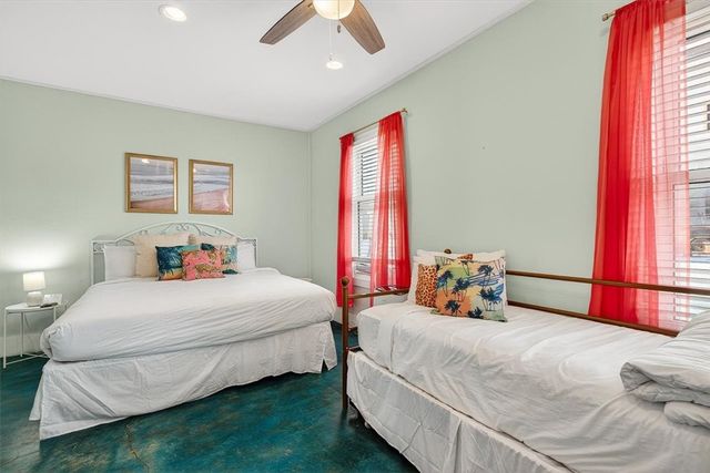 310 E 10th St 6, Port Aransas, TX 78373