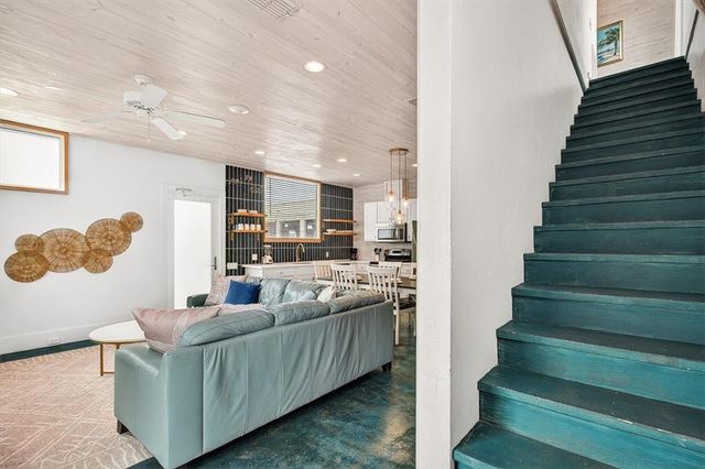 310 E 10th St 6, Port Aransas, TX 78373