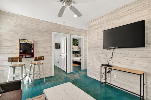 310 E 10th St 6, Port Aransas, TX 78373