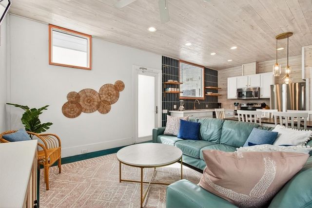 310 E 10th St 6, Port Aransas, TX 78373