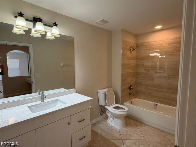 3527 NE 19th PL, Cape Coral, FL 33909
