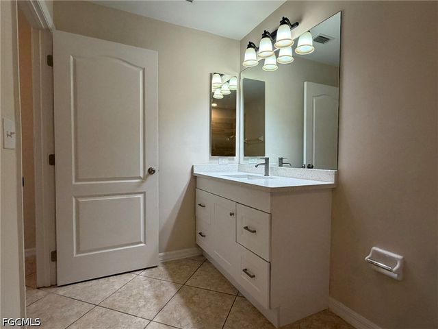 3527 NE 19th PL, Cape Coral, FL 33909
