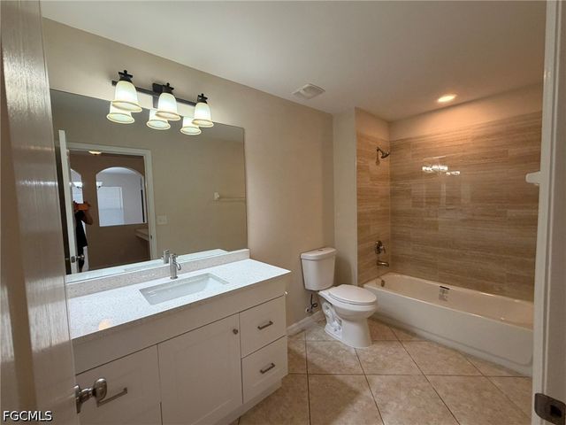 3527 NE 19th PL, Cape Coral, FL 33909