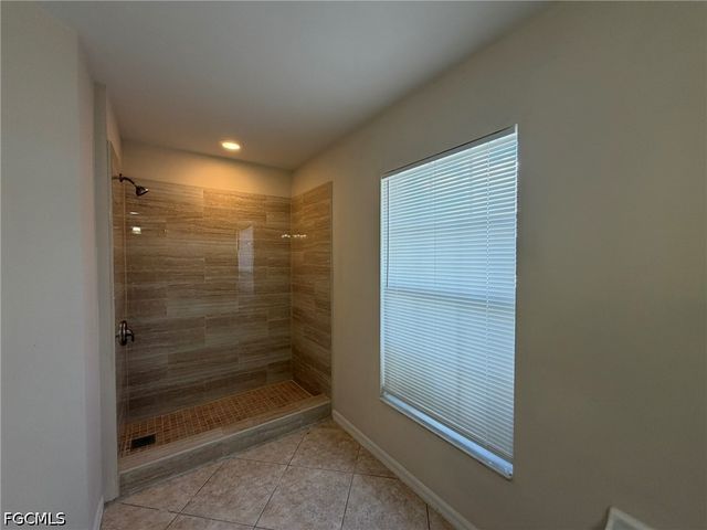 3527 NE 19th PL, Cape Coral, FL 33909